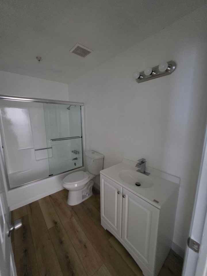 11702 York Avenue - Photo 4 of 5