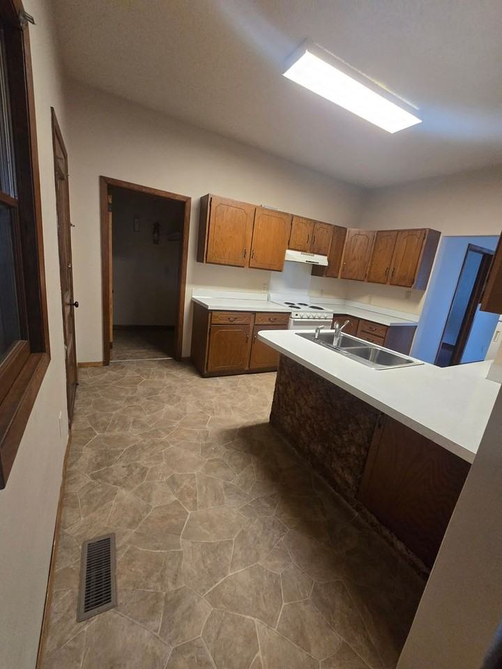 410 S 4th St - Photo 3 of 10