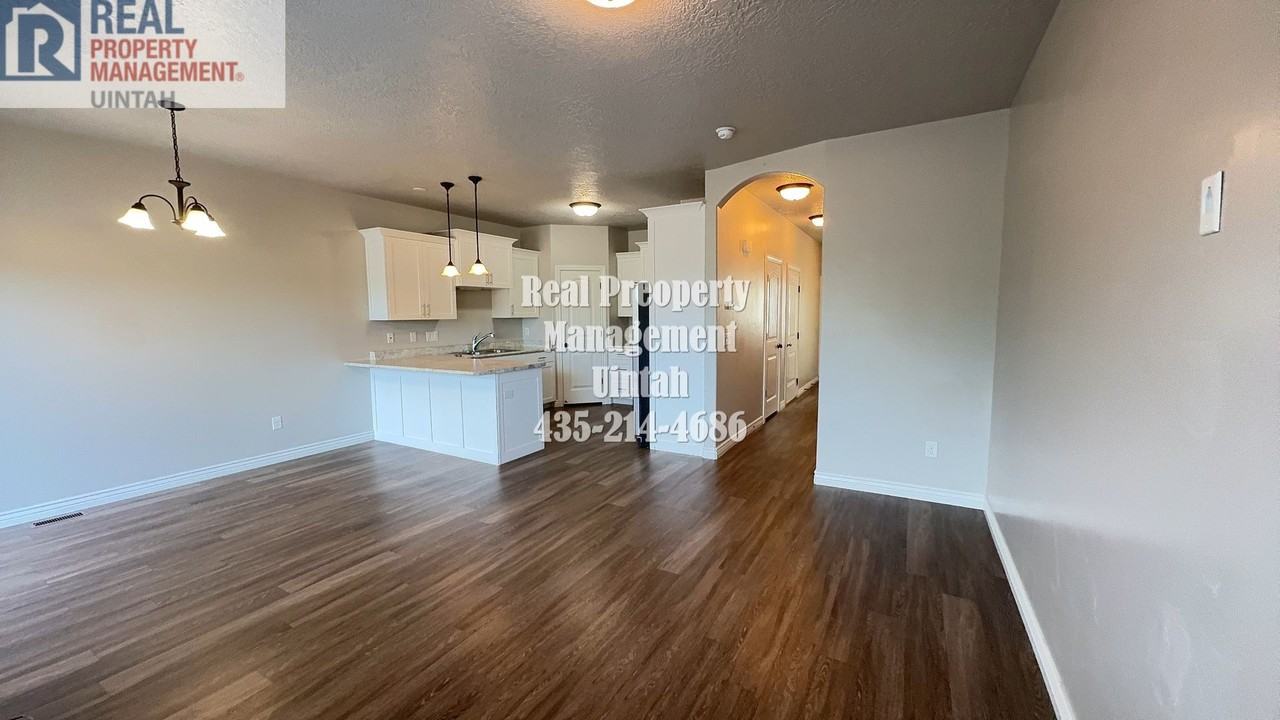 427 E Red Fox Ln - Photo 6 of 21