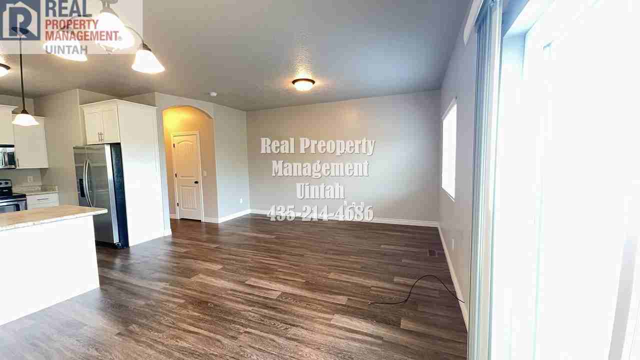 427 E Red Fox Ln - Photo 7 of 21