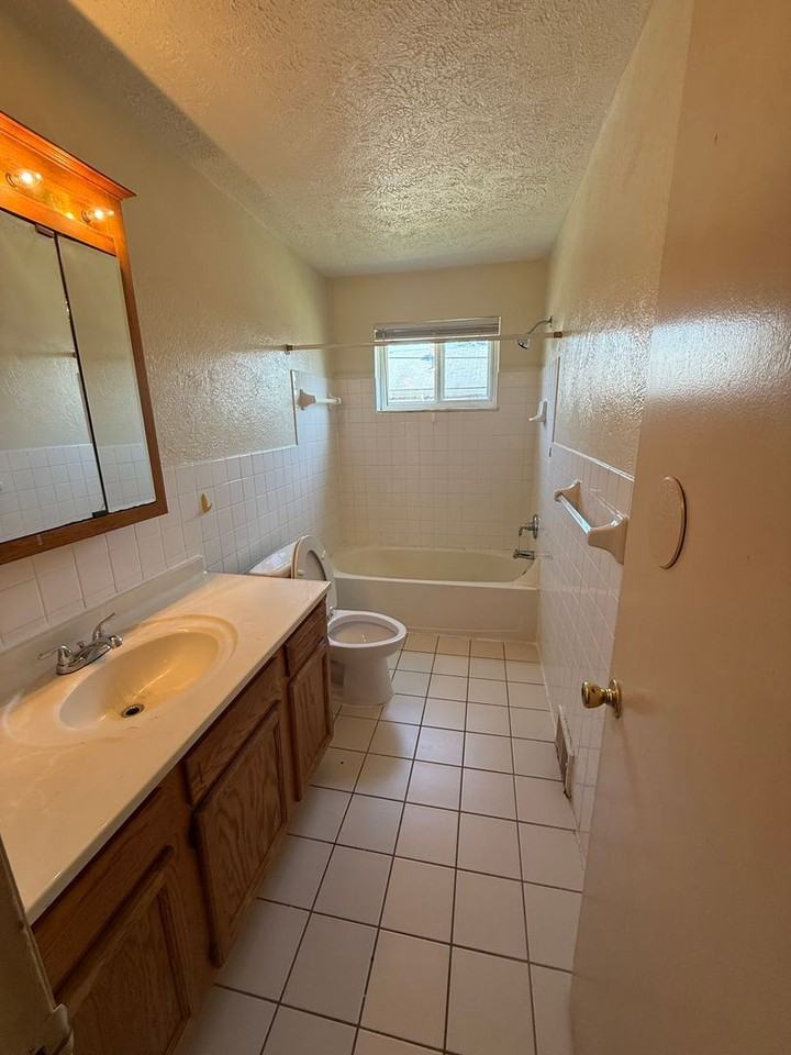 23921 Banbury Cir - Photo 5 of 5