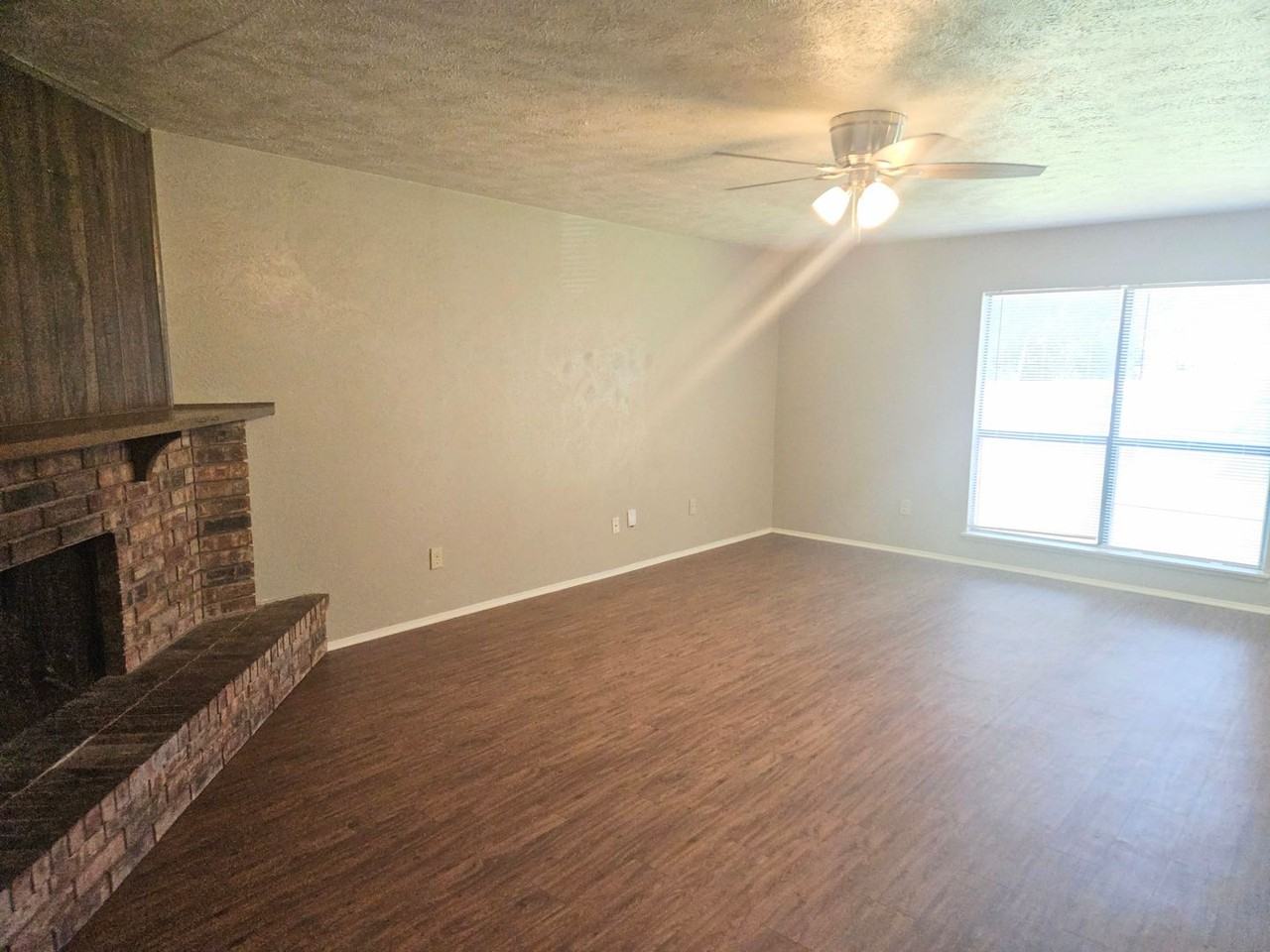 6809 Glenhurst Dr - Photo 2 of 18