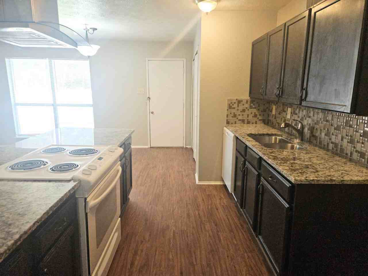 6809 Glenhurst Dr - Photo 3 of 18