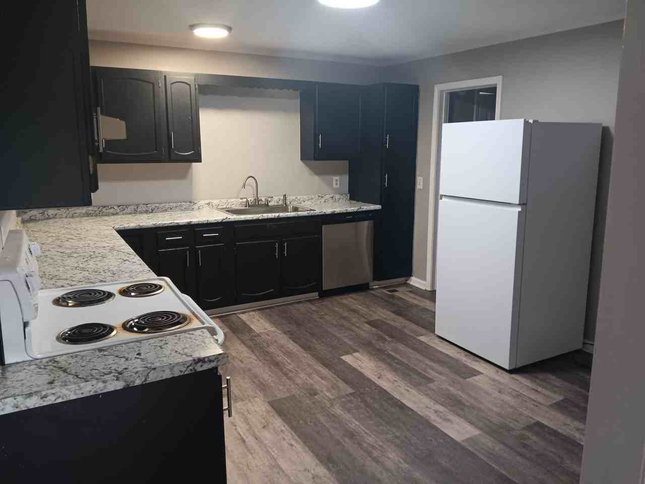 160 Easy St - Photo 3 of 14