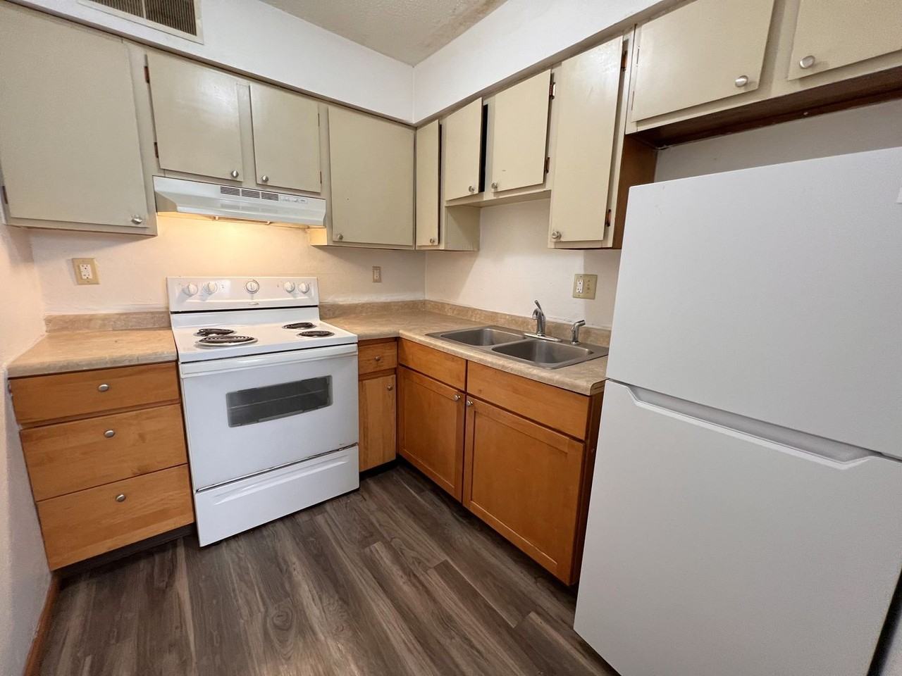 1102 21st Avenue Pl - Photo 2 of 14