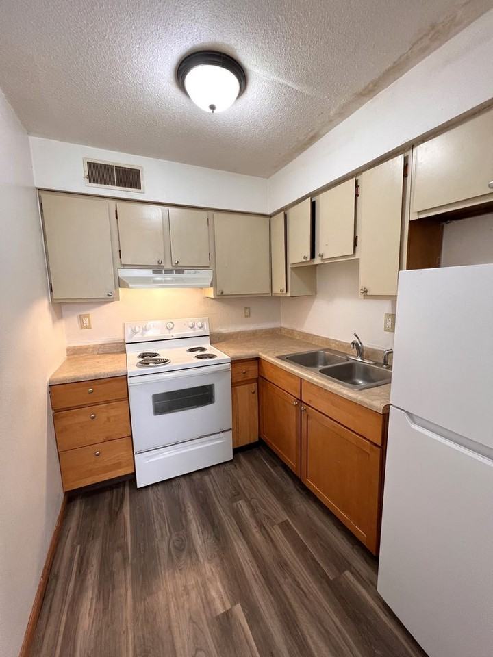1102 21st Avenue Pl - Photo 3 of 14