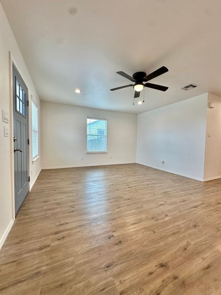 1640D Beacon St - Photo 5 of 17