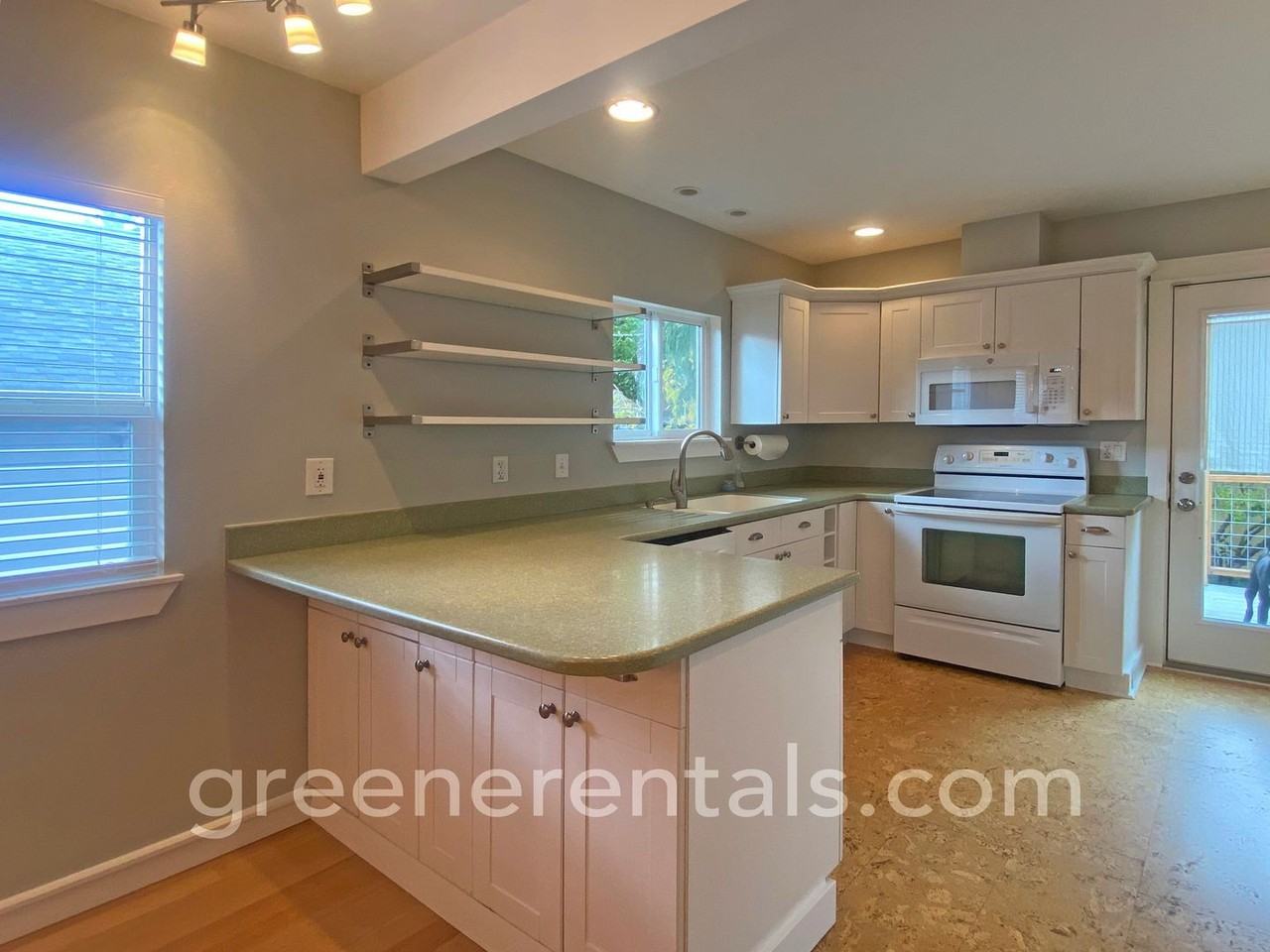 1222 9th Ave Se - Photo 5 of 17