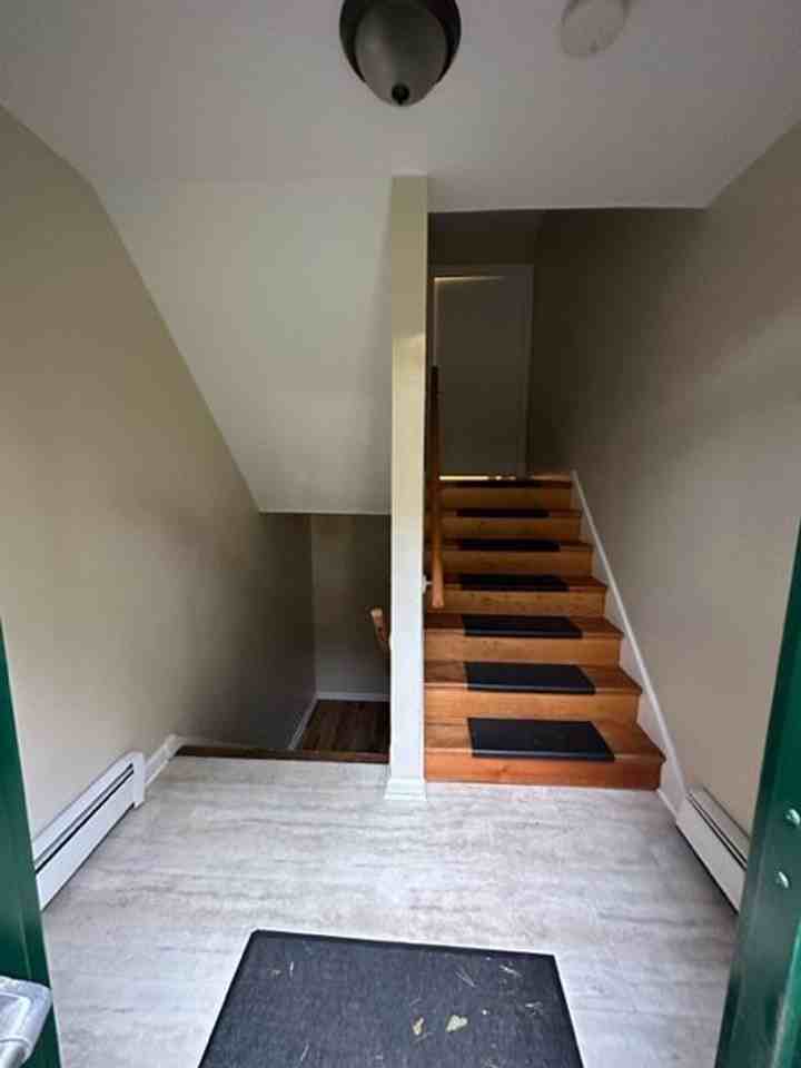 HEAT & HOT WATER INCLUDED - Photo 3 of 16