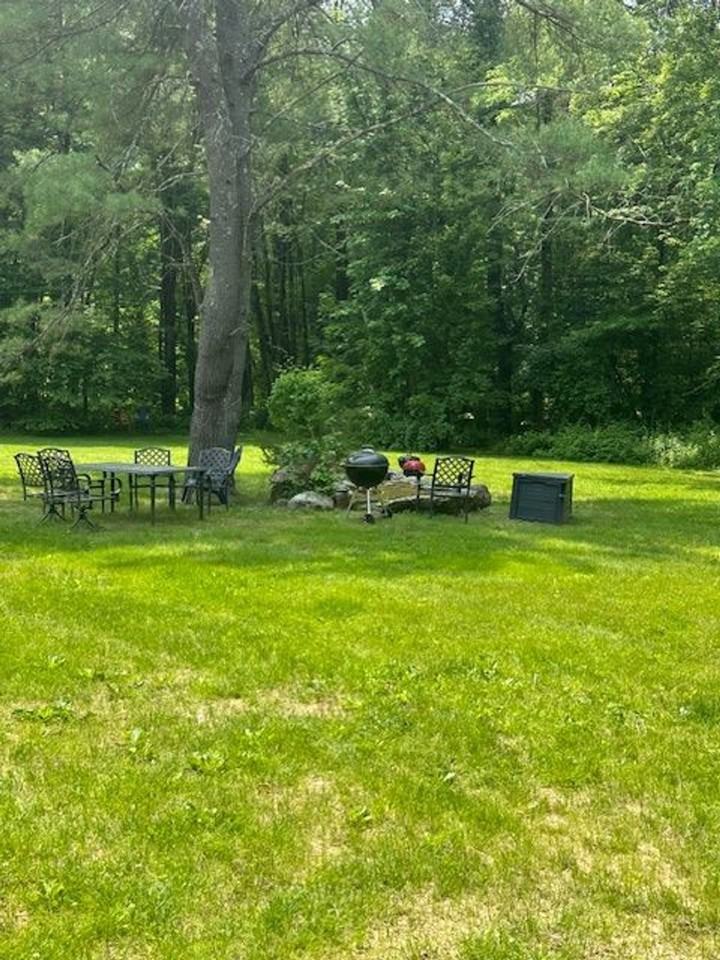 HEAT & HOT WATER INCLUDED - Photo 4 of 16