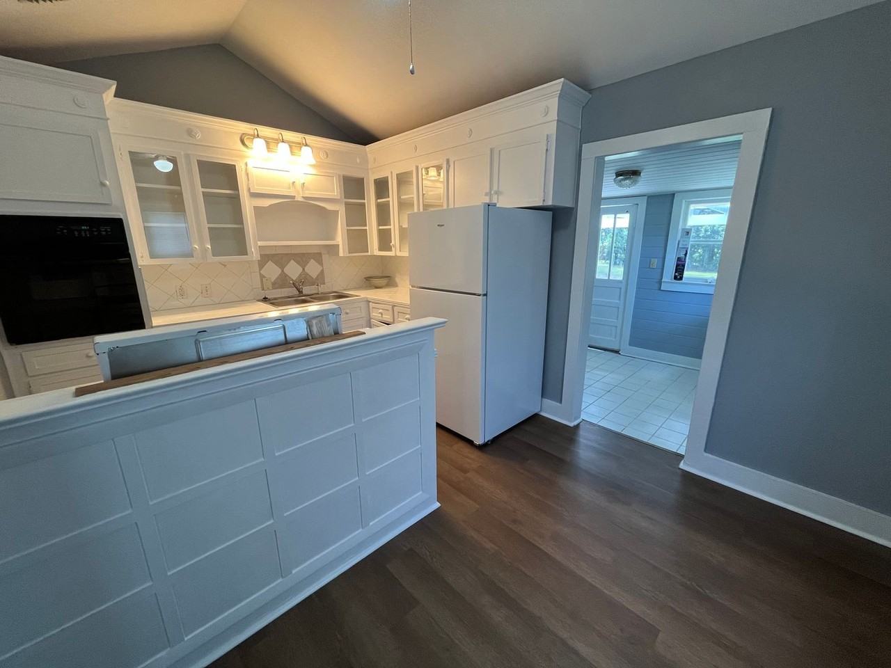 520 Helvenston St Se - Photo 3 of 9