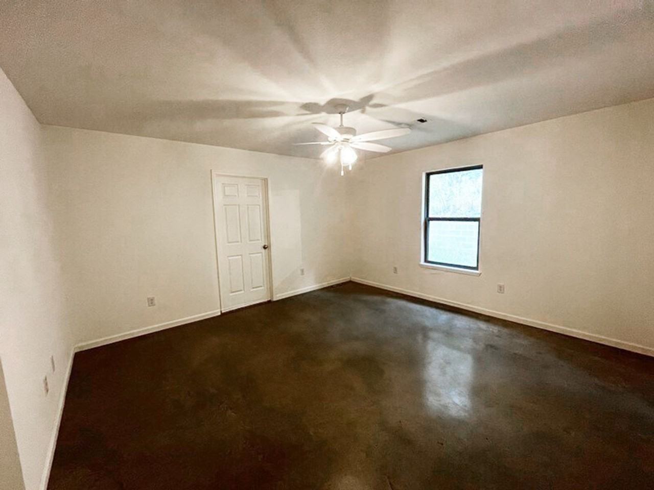 246 Skylane Dr - Photo 4 of 15