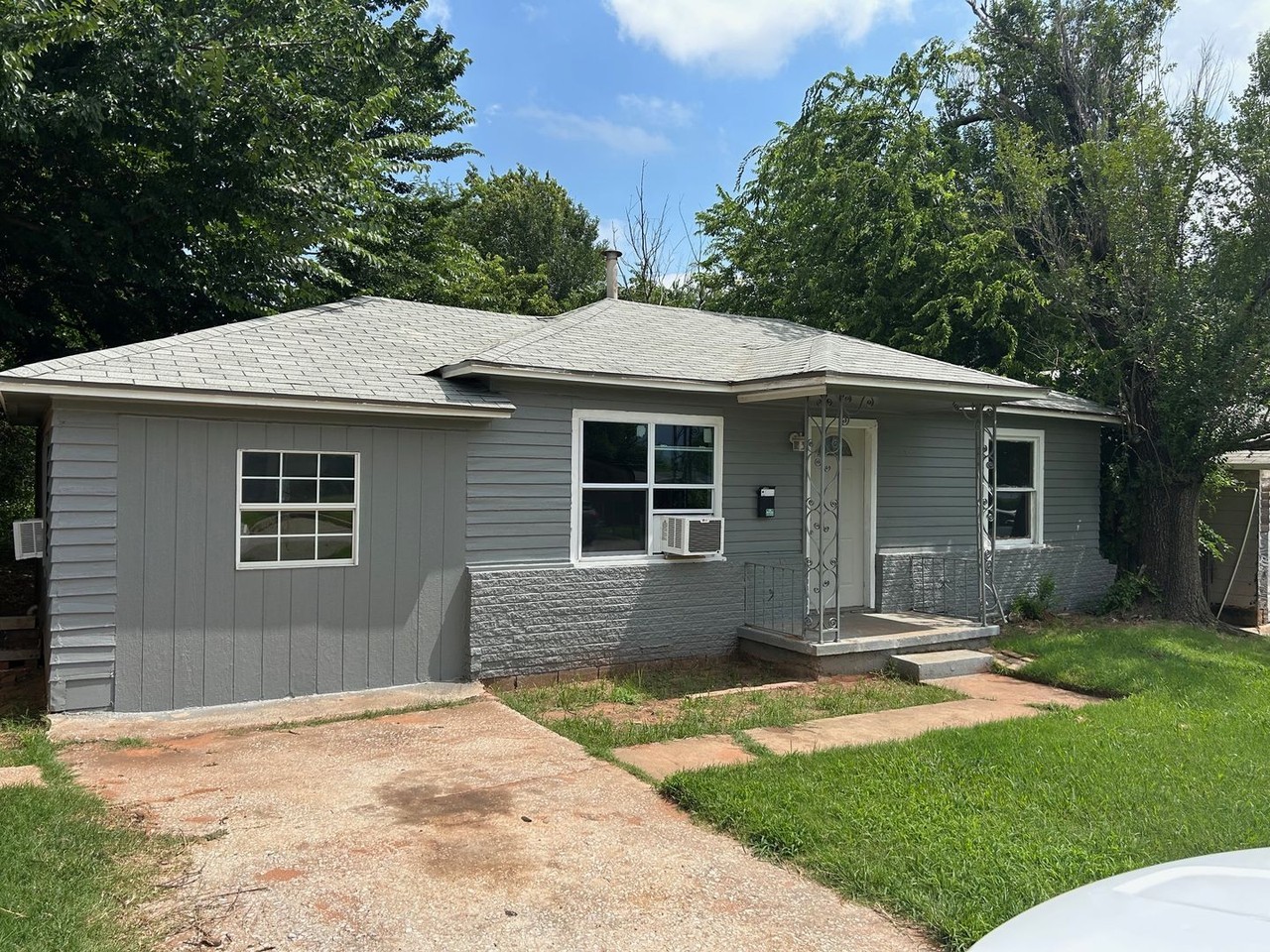 1619 Se 62nd St - Photo 2 of 17