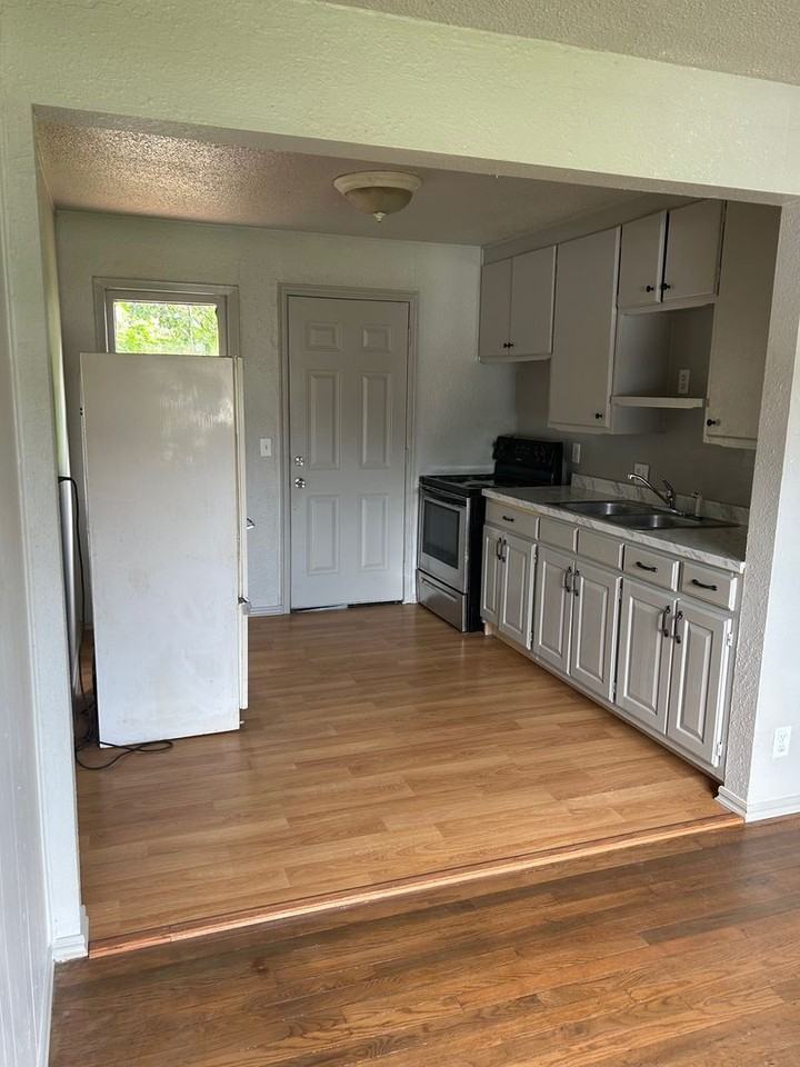1619 Se 62nd St - Photo 6 of 17