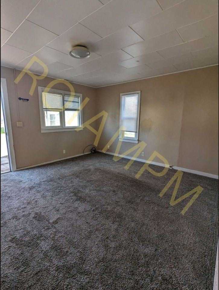 216 216 12th Avenue North - 216 1/2 - Photo 2 of 8