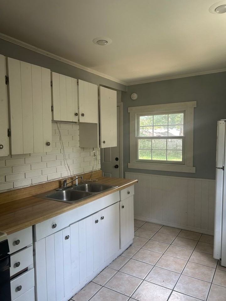1313 Lexington Ave - Photo 2 of 16