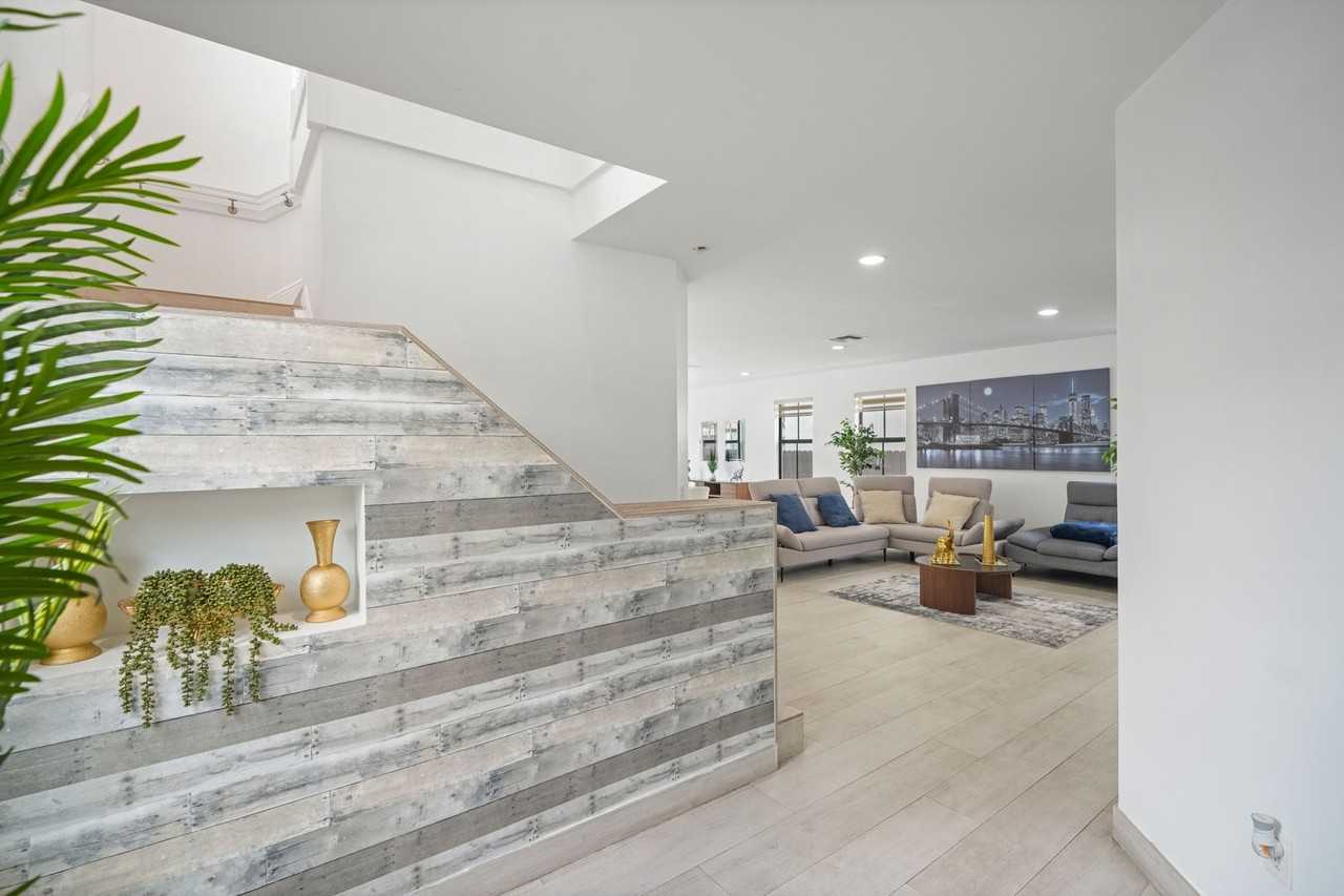 10016 Nw 89th Ter - Photo 6 of 50