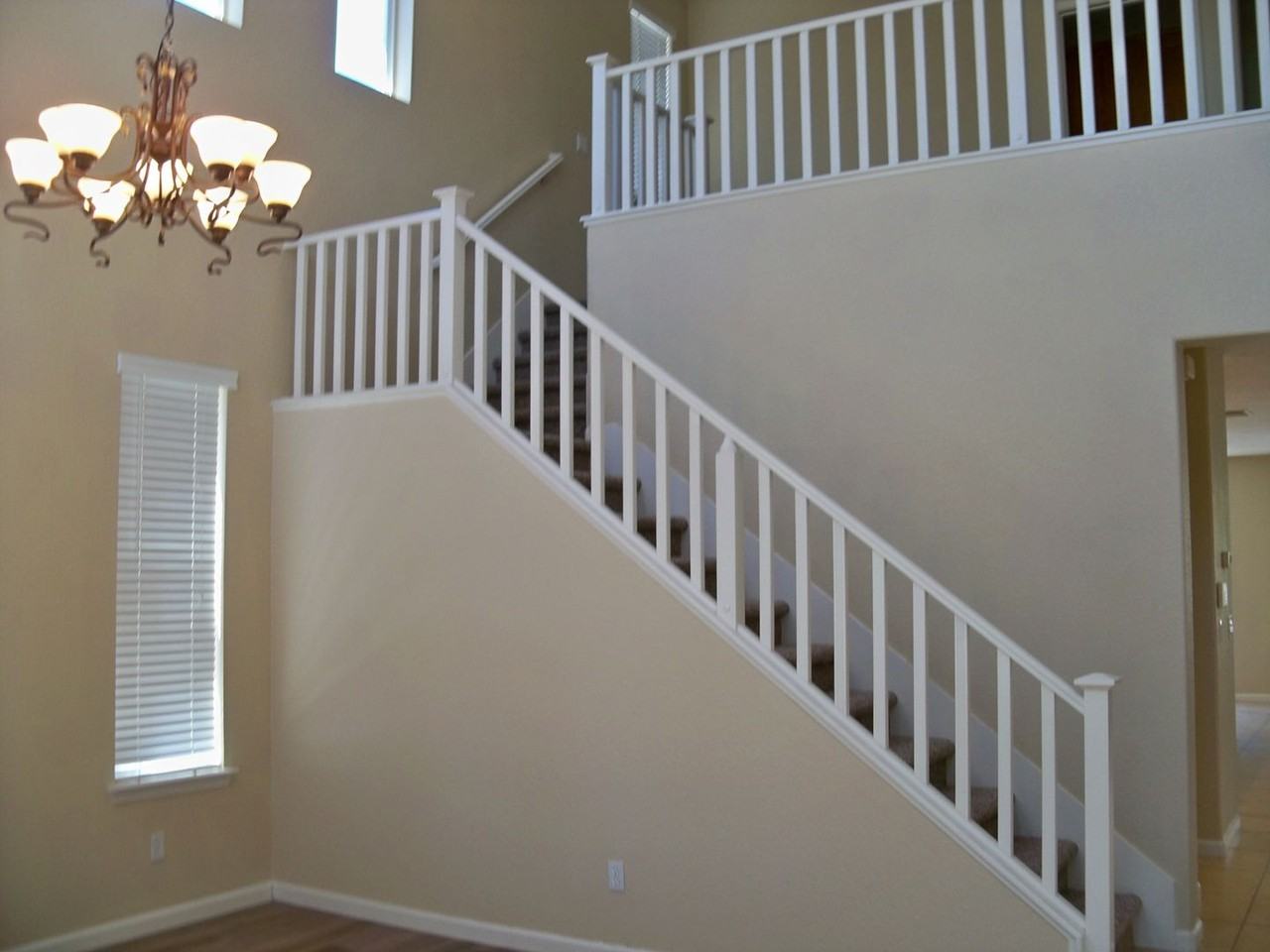 2801 Amir Dr - Photo 4 of 16