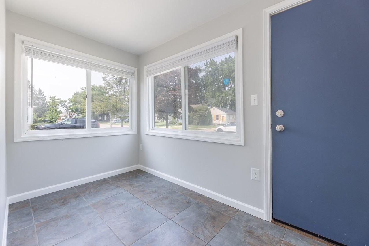 20936 Ridgemont Rd - Photo 2 of 25