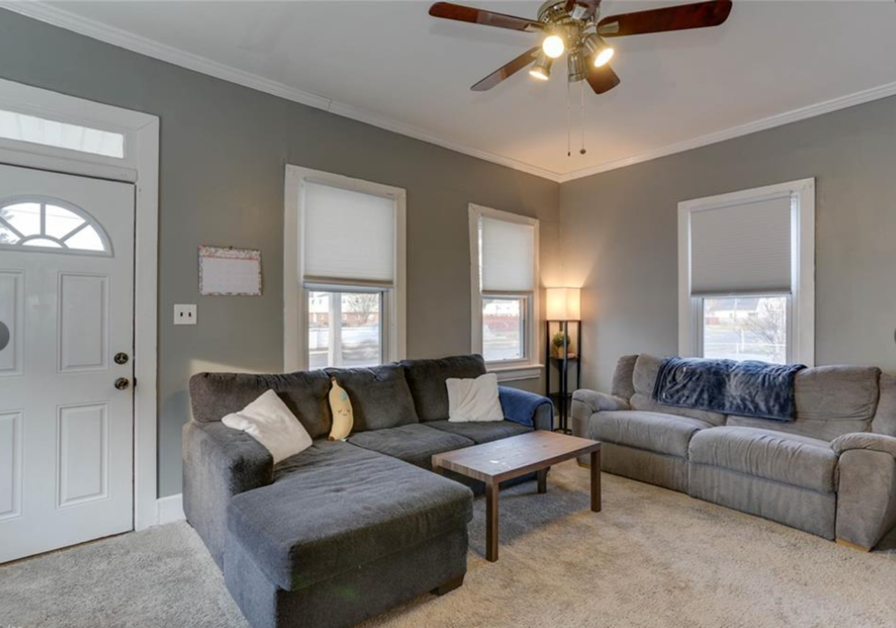 1108 E Pembroke Ave - Photo 2 of 11