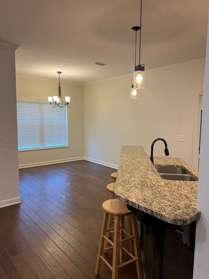 660 Valley Stream Dr - Photo 5 of 26