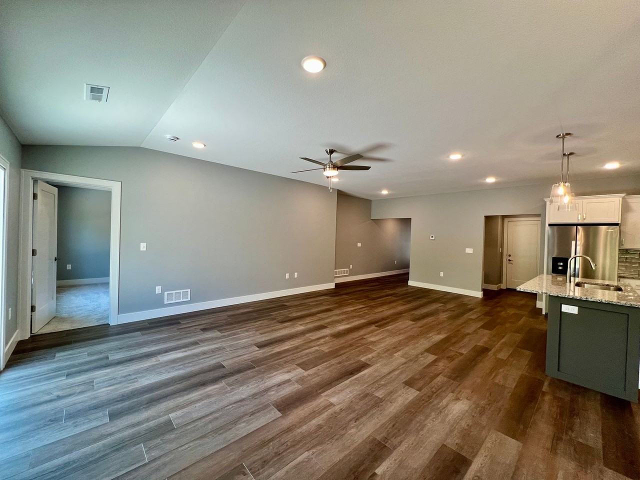 4647 Pierce Dr - Photo 7 of 21