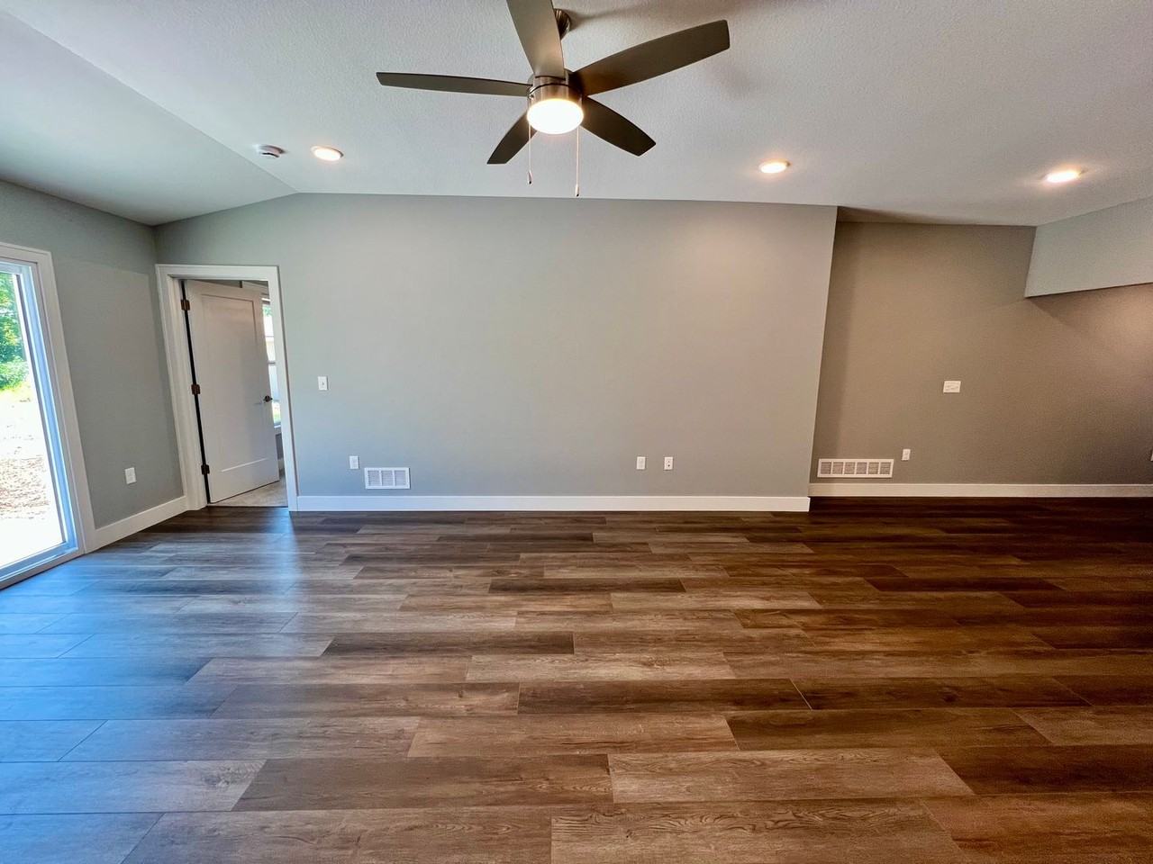 4647 Pierce Dr - Photo 6 of 21