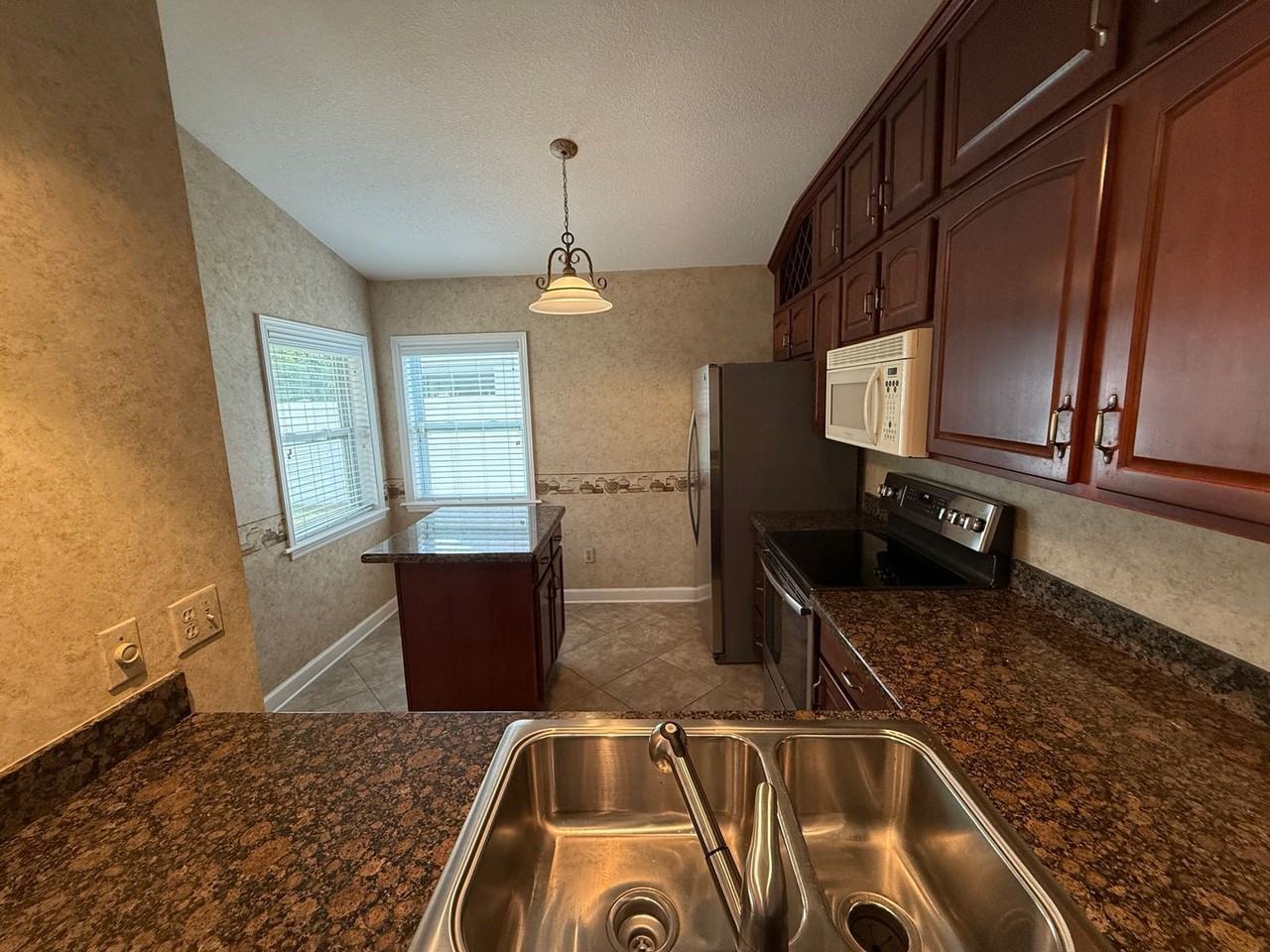 801 Heather Glen Cir - Photo 5 of 16