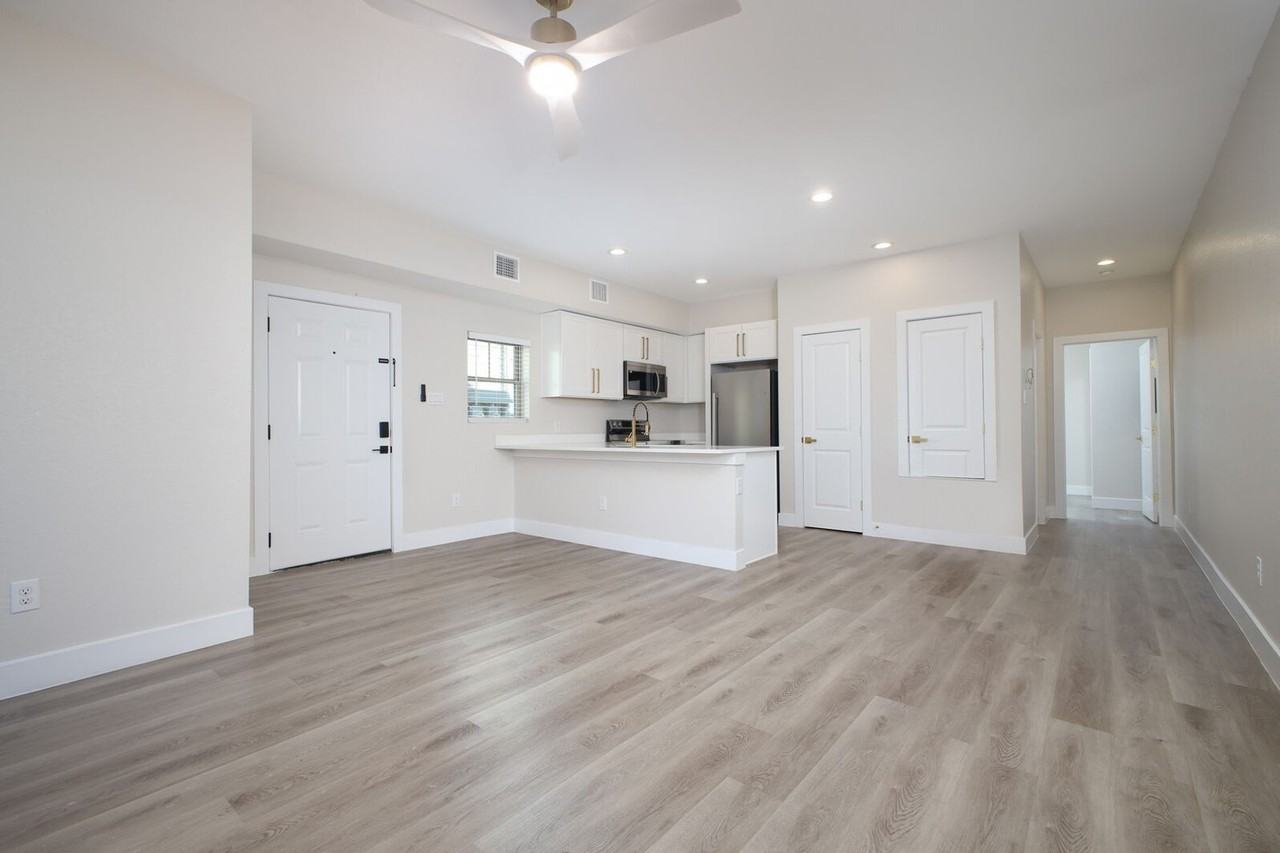 1644 West Mistletoe Avenue #102 - Photo 4 of 42