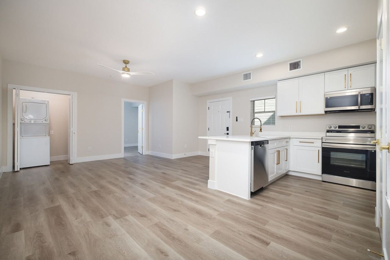 1644 West Mistletoe Avenue #102 - Photo 5 of 42