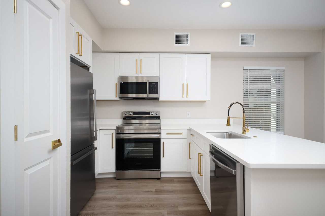 1644 West Mistletoe Avenue #102 - Photo 6 of 42