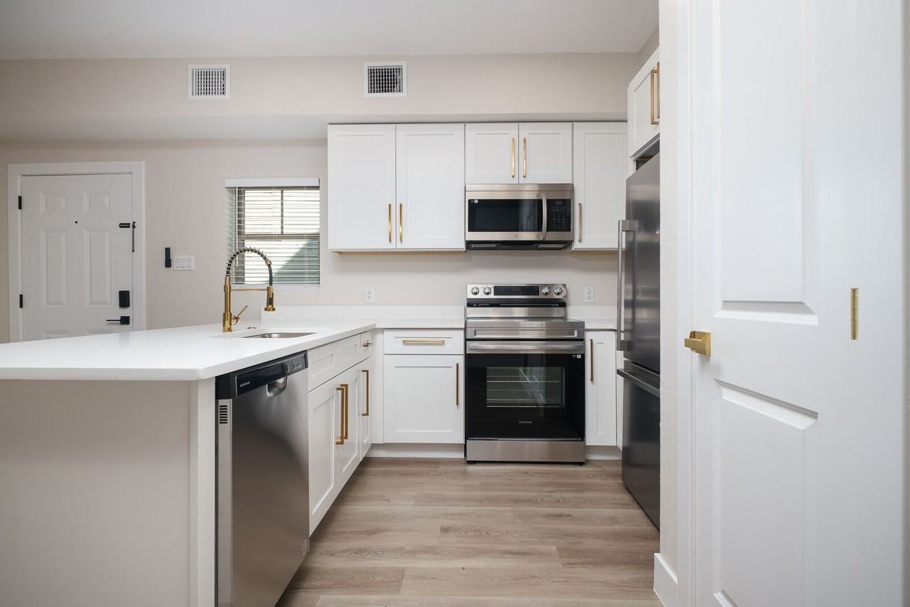 1644 West Mistletoe Avenue #102 - Photo 7 of 42