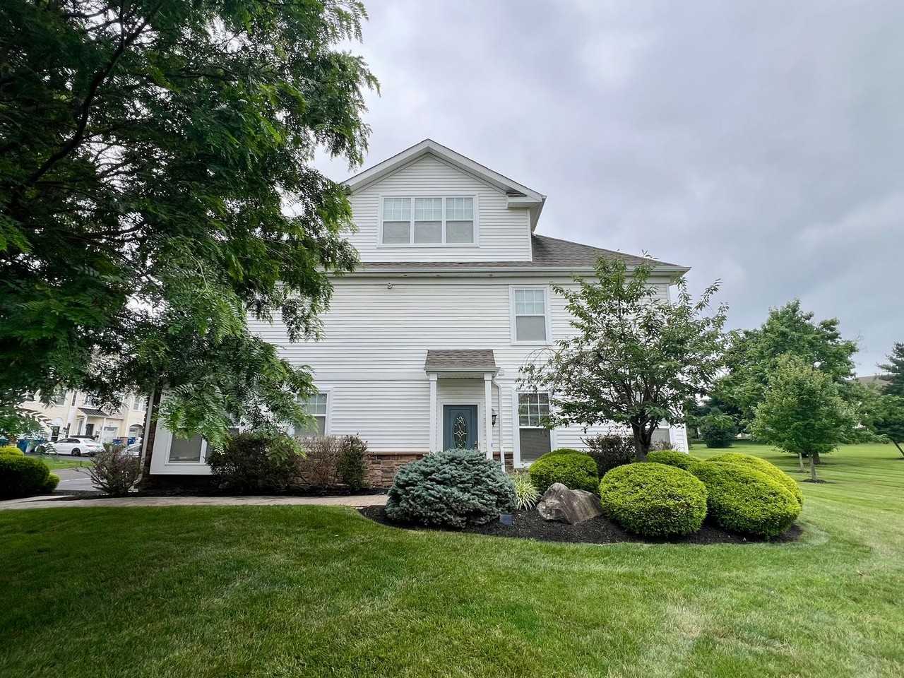 328 Ross Ct - Photo 2 of 29