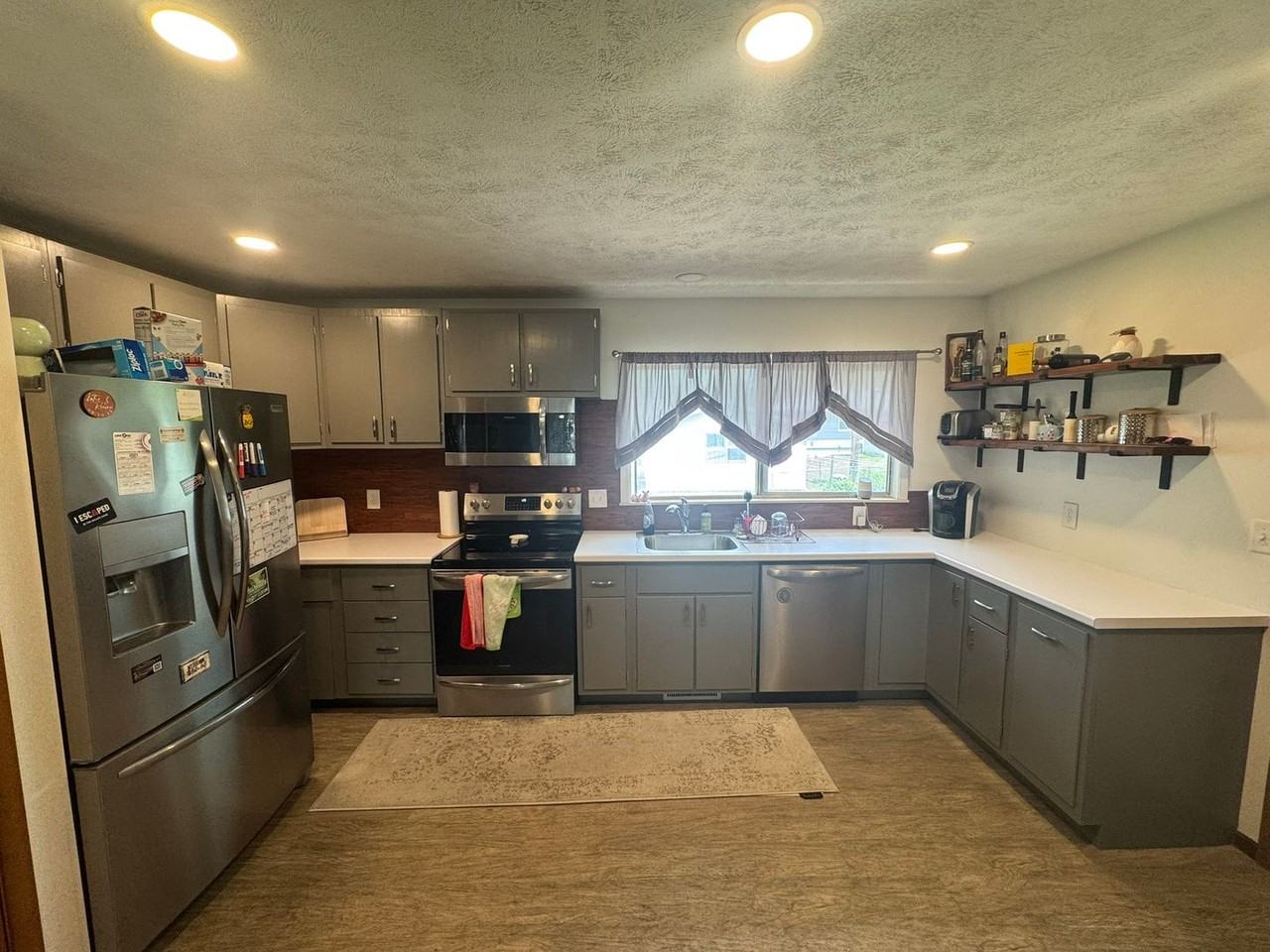 1010 Vale St - Photo 3 of 14