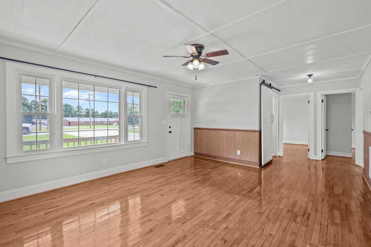 1230 Burgaw Hwy - Photo 2 of 21