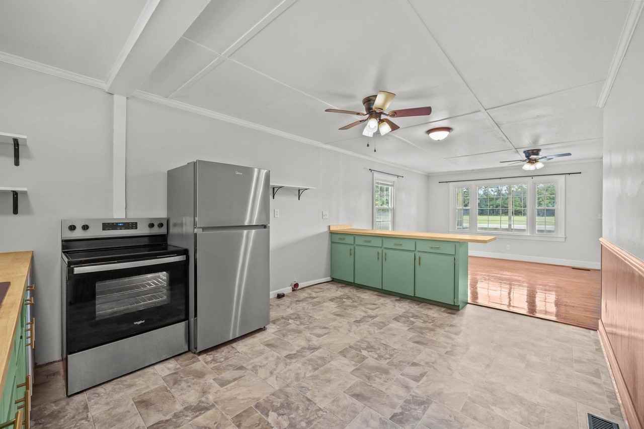 1230 Burgaw Hwy - Photo 4 of 21