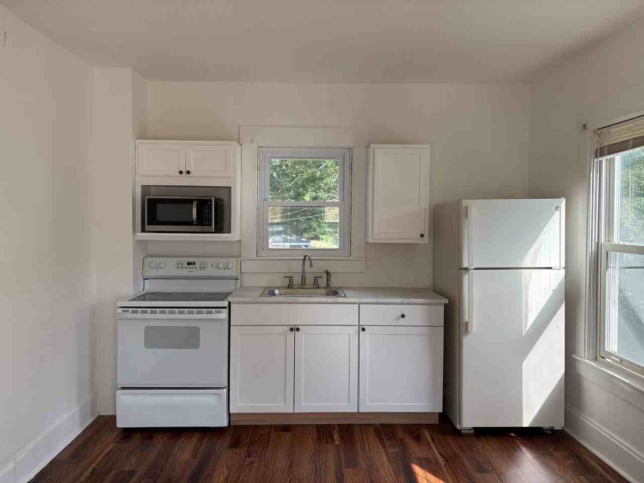 596 Portland St - Photo 3 of 24