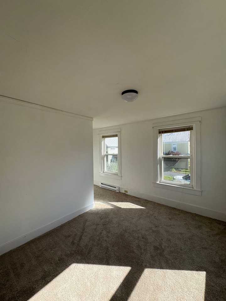 596 Portland St - Photo 6 of 24