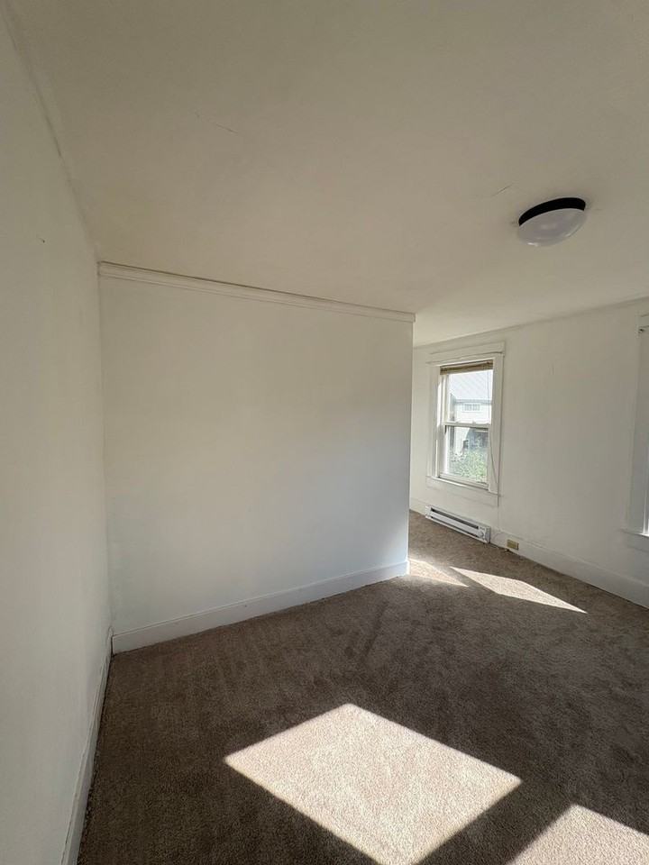 596 Portland St - Photo 7 of 24