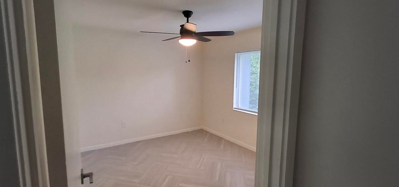 12255 Eastcove Dr - Photo 5 of 10