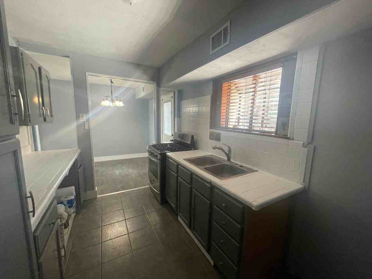 1629 Devon Dr - Photo 6 of 18