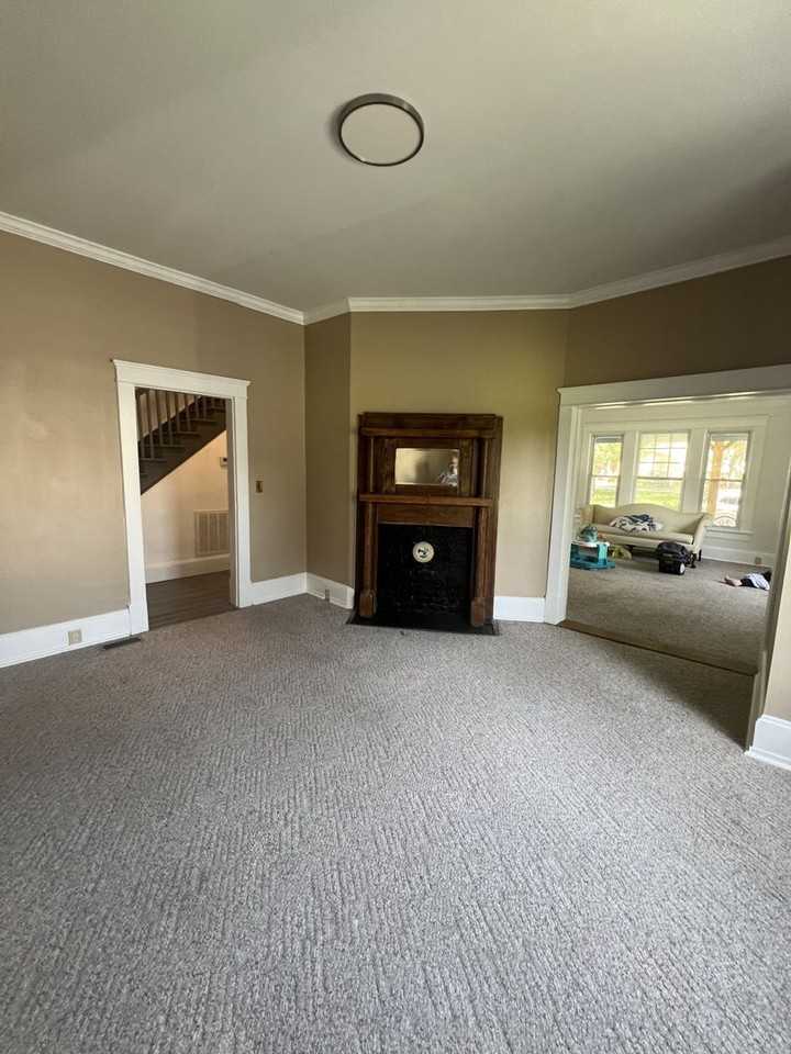 204 N 1st St - Photo 2 of 10