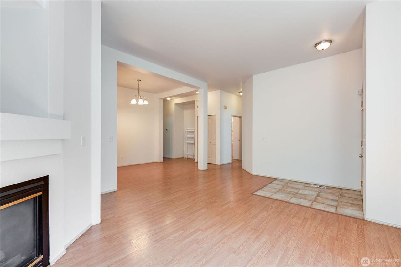 4439 248th Ln Se #4439 - Photo 2 of 29