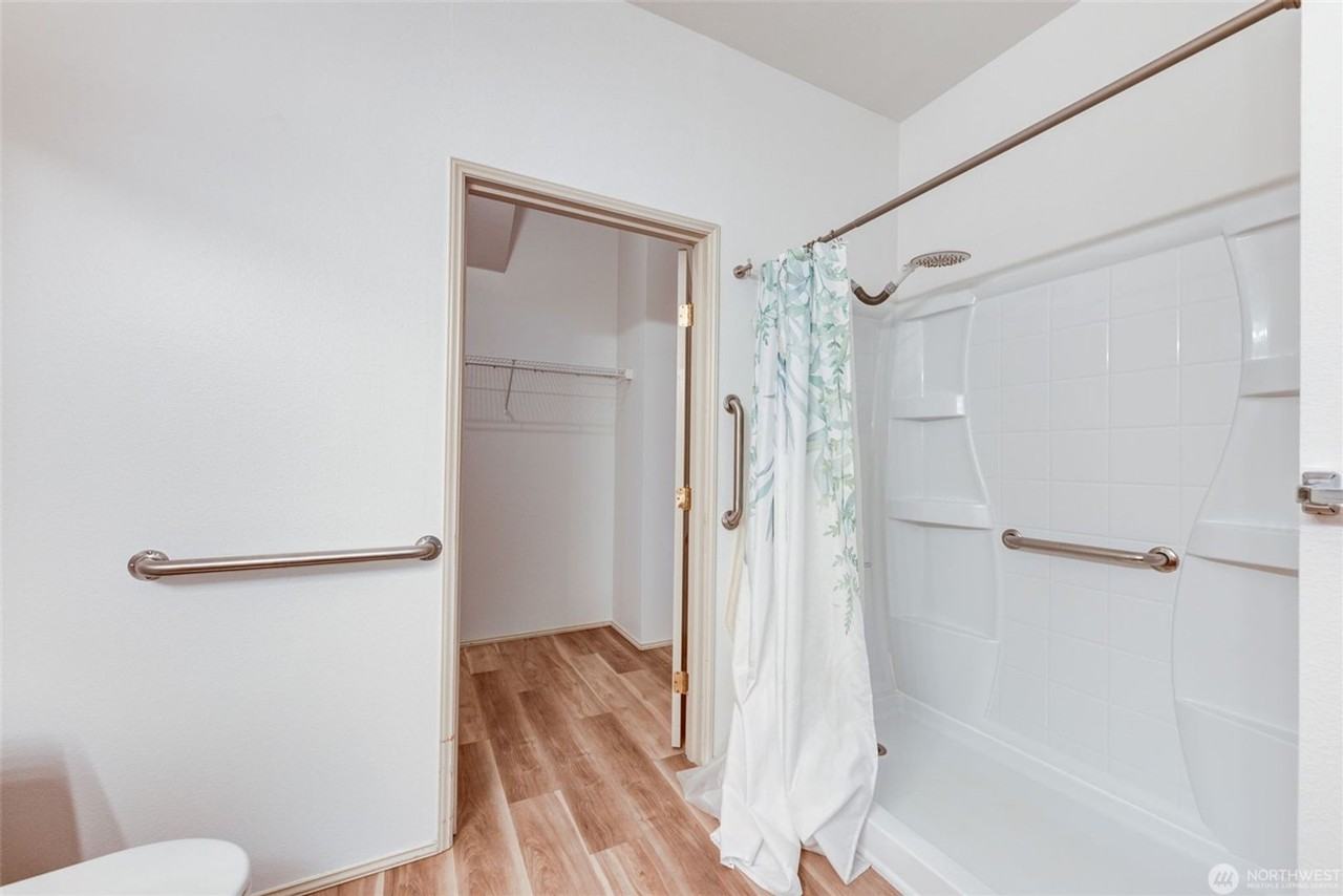 4439 248th Ln Se #4439 - Photo 3 of 29