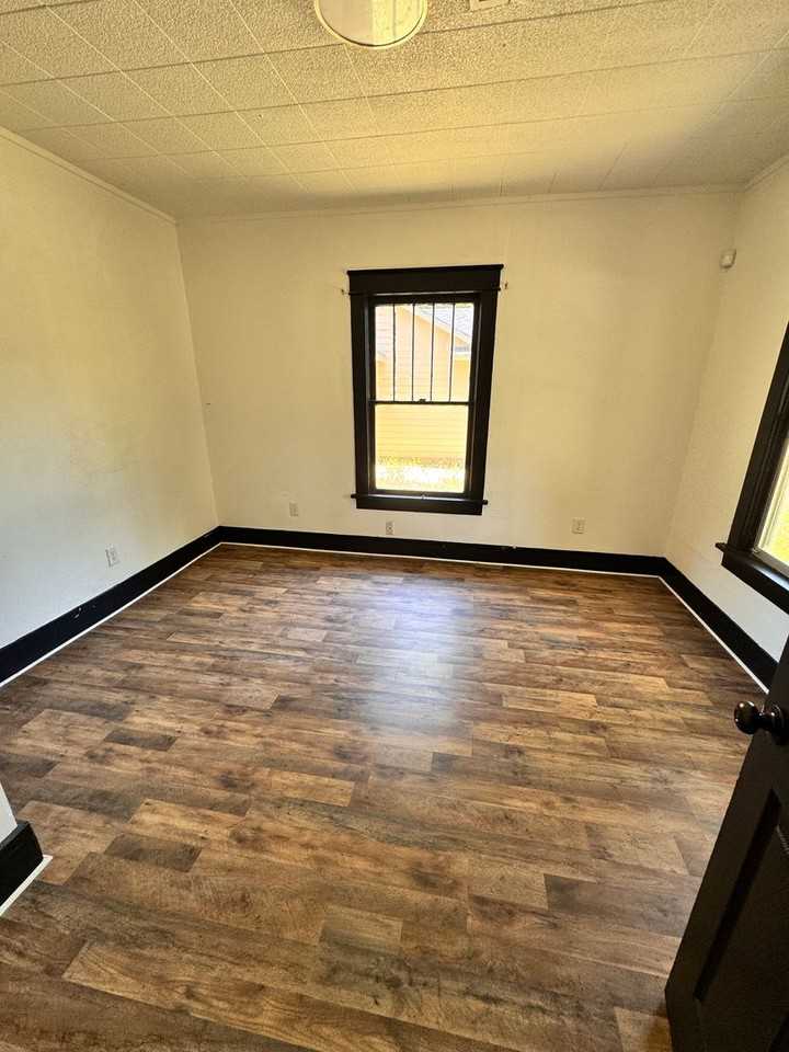 111 8th Ave Ne - Photo 3 of 7