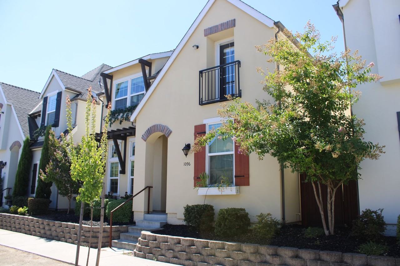 1096 Provence Village Dr - Photo 2 of 23