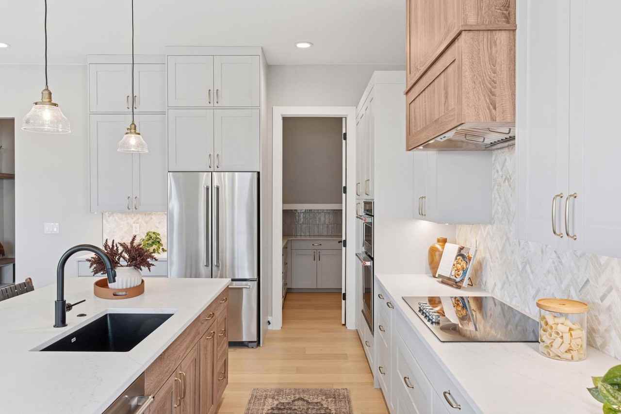 1425 Burt Ave - Photo 5 of 49