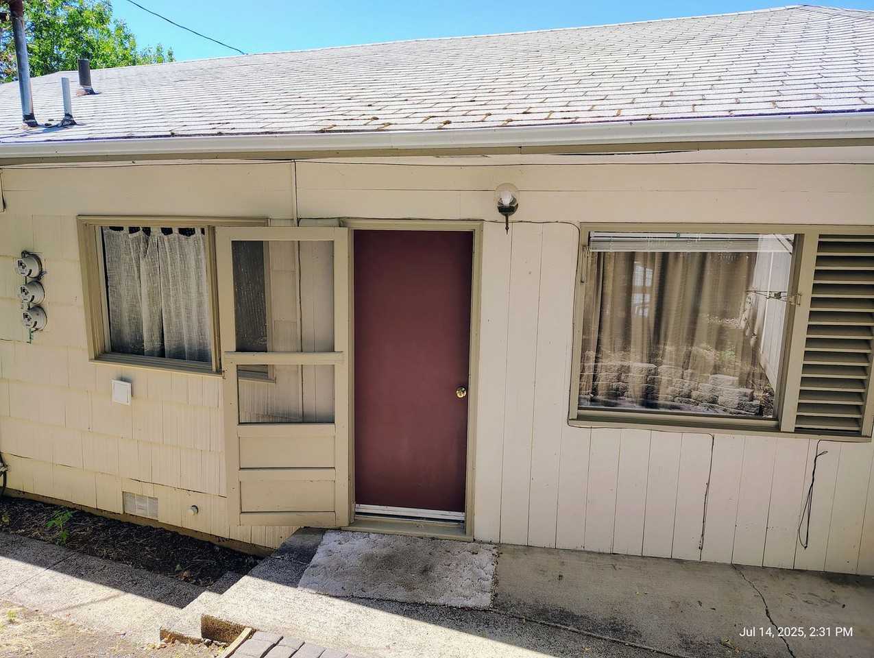 1457 Se Main St - Photo 3 of 16