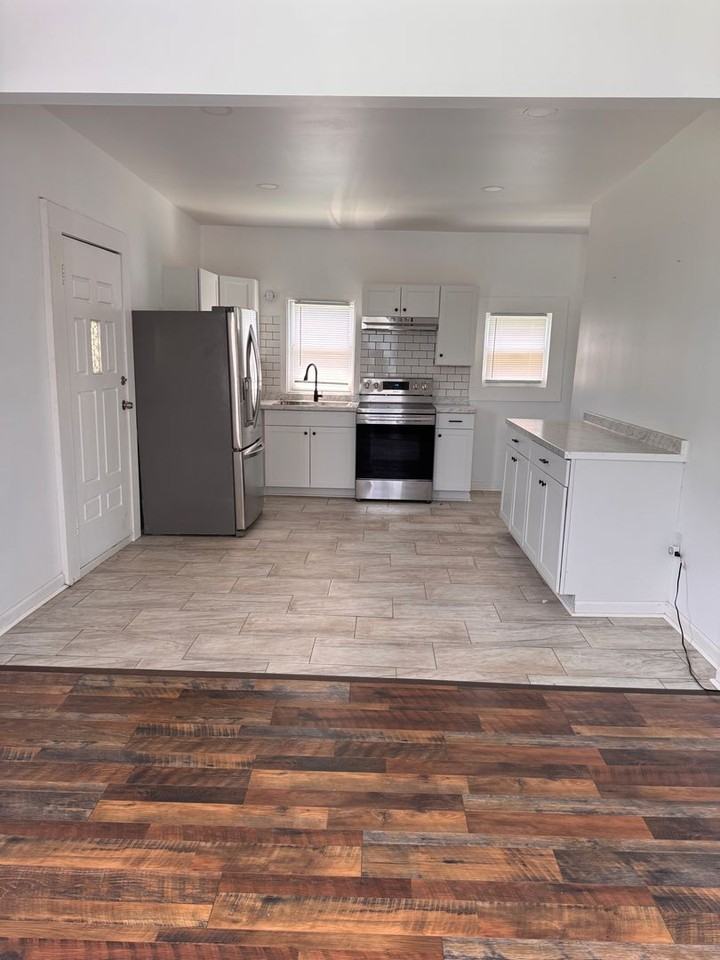 1004 Buchanan St - Photo 2 of 34