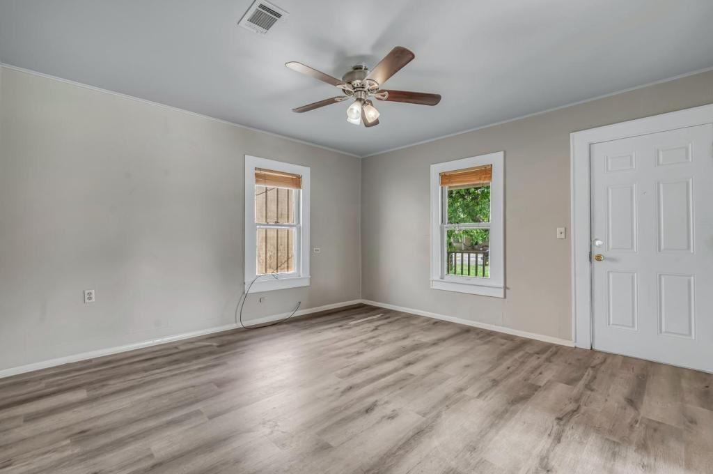 803 N Banks St - Photo 6 of 16